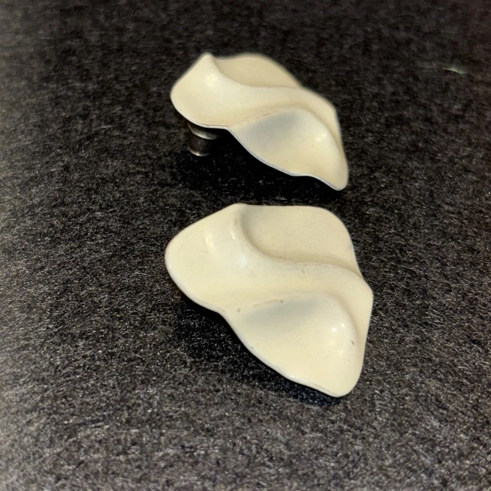 1980's Vintage White Color Diamond Shaped Rippled Metal Fashion Earrings